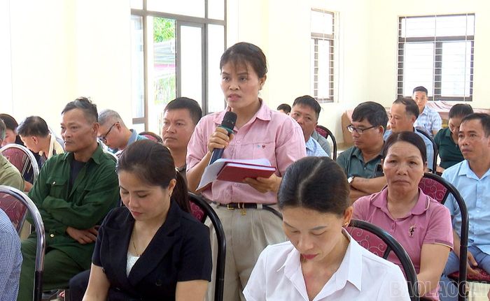 Cử tri các xã Thượng Bằng La và Cát Thịnh phát biểu tại hội nghị.
