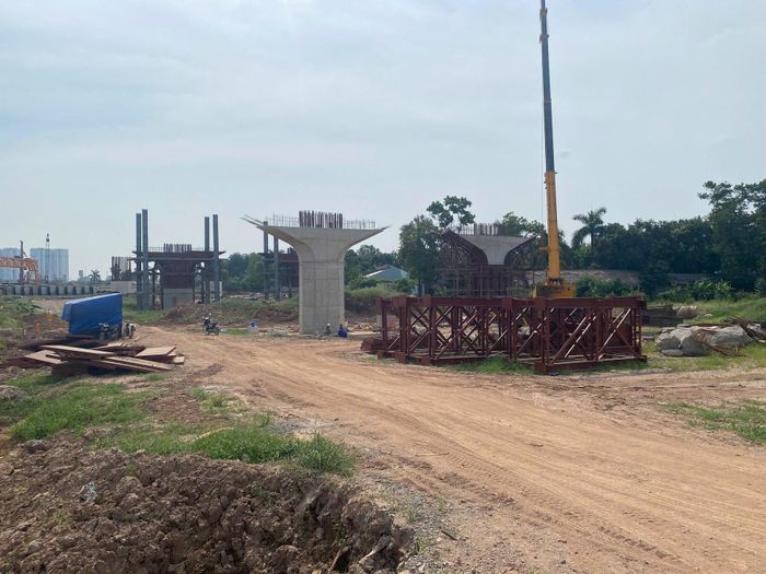 Hiện dự án đang trong quá trình hoàn thiện các trụ cầu.