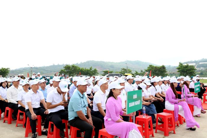 Sự kiện thu hút đông đảo cán bộ, Nhân dân, doanh nghiệp khu vực phía Tây Lâm Đồng