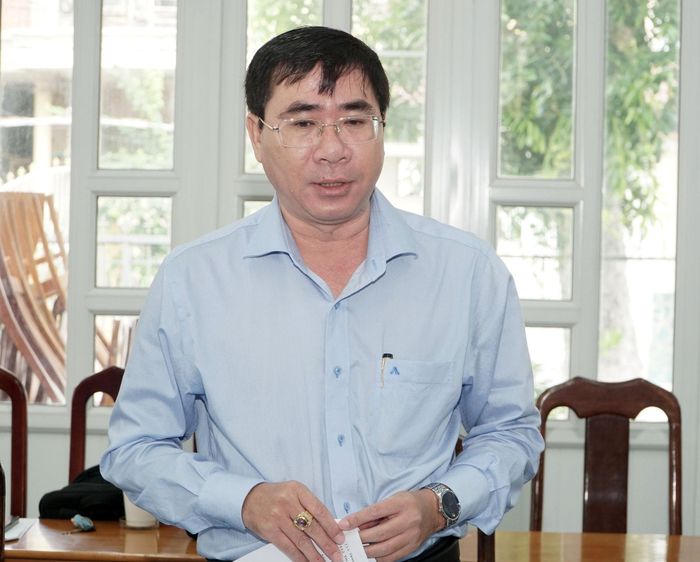 Lãnh đạo Ban Quản lý đầu tư xây dựng số 2 báo cáo tại buổi làm việc