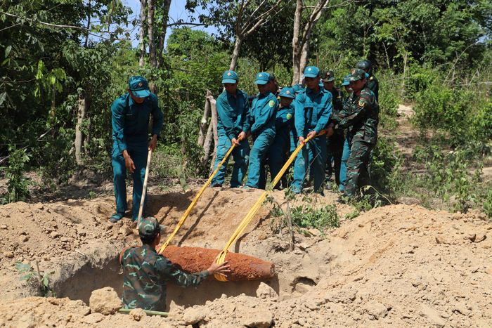Số bom, đạn được người dân địa phương phát hiện trong lúc làm rẫy, đào móng nhà