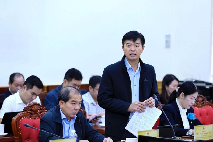 Tỉnh ủy viên, Giám đốc Sở Nông nghiệp và Môi trường Lâm Đồng Phan Nguyễn Hoàng Tân báo cáo việc phối hợp thực hiện các nhiệm vụ thuộc thẩm quyền