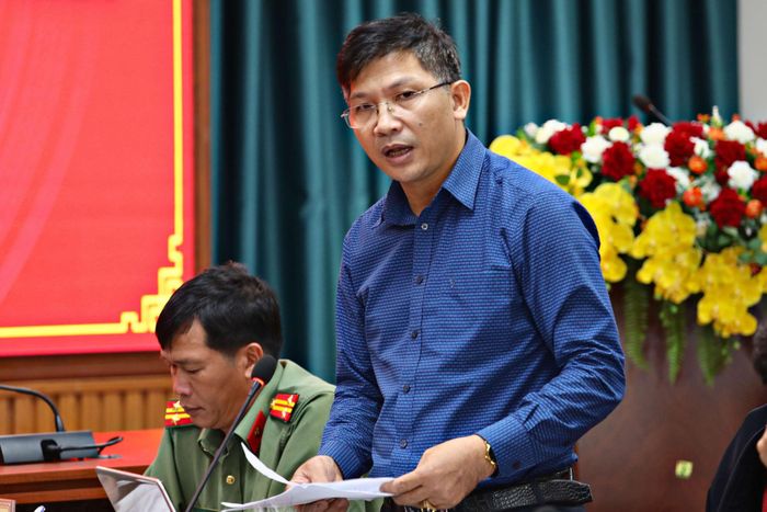 Lãnh đạo Sở Giáo dục và Đào tạo trao đổi các nội dung được nhà báo quan tâm