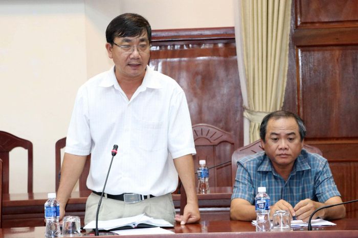Đại diện lãnh đạo Trung tâm Phát triển quỹ đất tỉnh báo cáo tại buổi làm việc