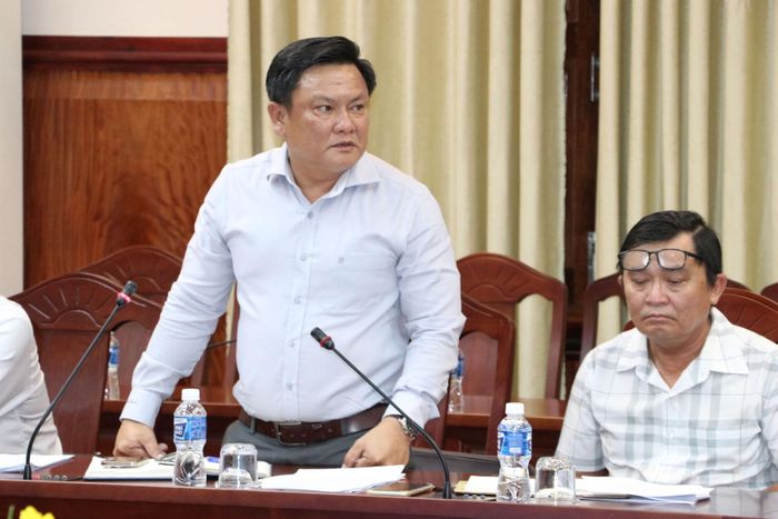 Đại diện Ban Quản lý dự án đầu tư xây dựng khu vực La Gi báo cáo tại buổi làm việc
