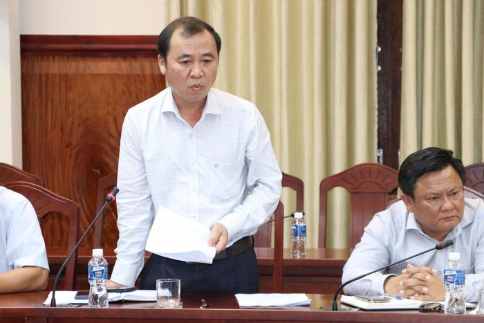 Đại diện Ban Quản lý dự án khu vực Hàm Thuận Bắc báo cáo tại buổi làm việc