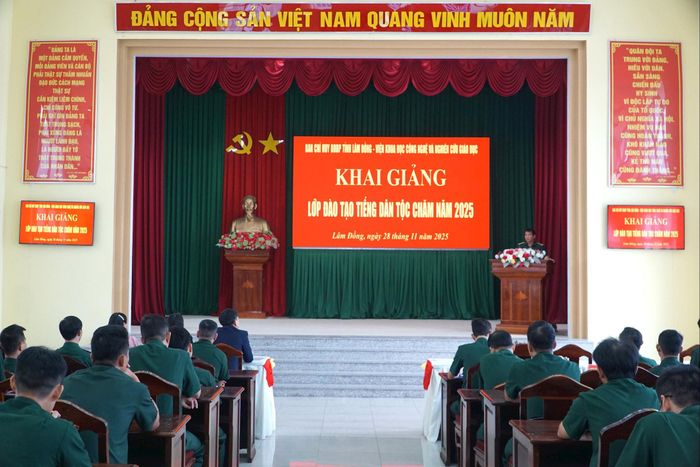 Quang cảnh Lễ khai giảng lớp đào tạo tiếng dân tộc Chăm