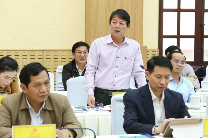 Đồng chí Nguyễn Hồng Pháp, Ủy viên Ban Thường vụ Tỉnh ủy, Bí thư Đảng ủy phường Bình Thuận phát biểu ý kiến tại hội nghị