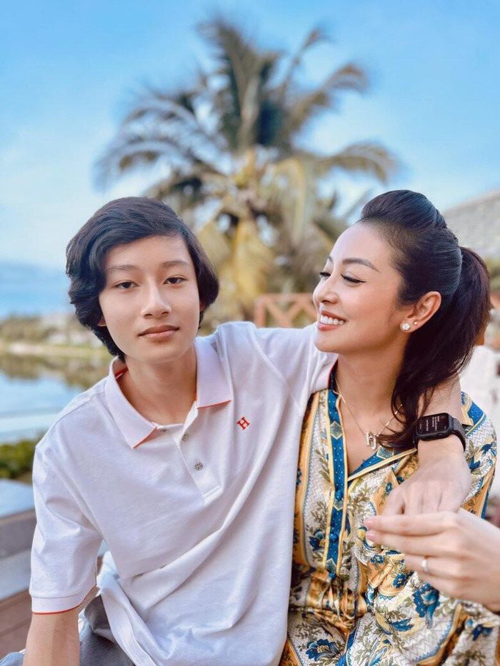 Bảo Nam không đồng ý cùng mẹ về Việt Nam sinh sống.