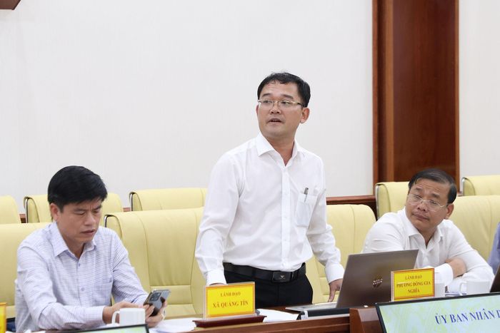 Lãnh đạo UBND phường Đông Gia Nghĩa báo cáo kết quả giải phóng mặt bằng dự án Đường Đạo Nghĩa - Quảng Khê giai đoạn 2
