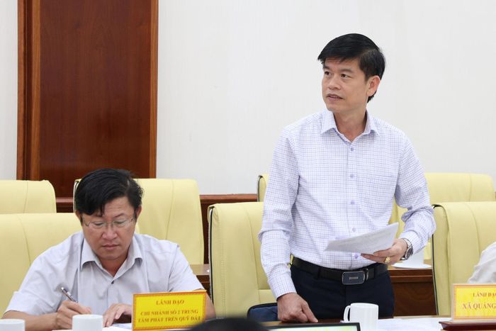 Chủ tịch UBND xã Quảng Tín Nguyễn Văn Sáng báo cáo kết quả giải phóng mặt bằng dự án Cao tốc Gia Nghĩa - Chơn Thành