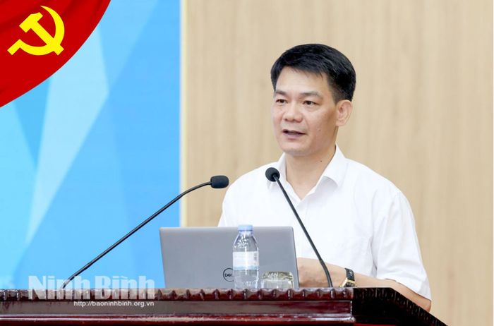 Đồng chí Nguyễn Đức Toàn, Ủy viên Ban Thường vụ Tỉnh ủy, Trưởng Ban Tuyên giáo và Dân vận Tỉnh ủy phát biểu kết luận tại Hội nghị tập huấn công tác bảo vệ nền tảng tư tưởng của Đảng, đấu tranh phản bác các quan điểm sai trái, thù địch năm 2026. Ảnh: Minh Quang