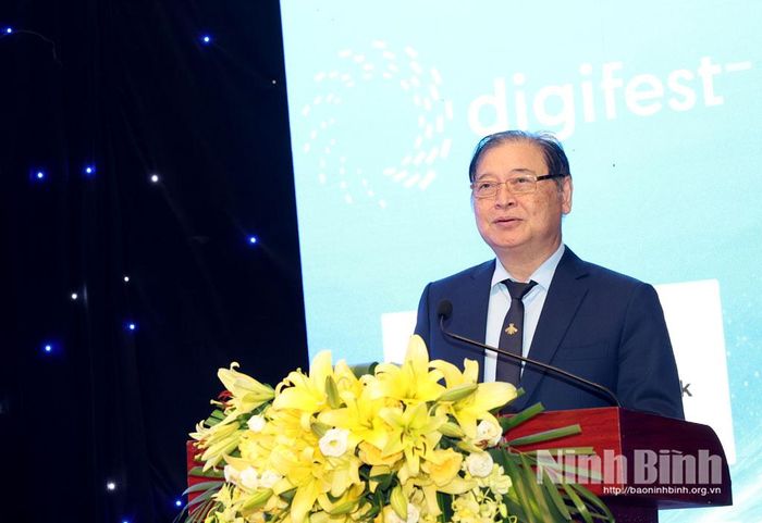 Đồng chí Phan Xuân Dũng, Chủ tịch Liên hiệp các Hội Khoa học và Kỹ thuật Việt Nam phát biểu kết luận tọa đàm.