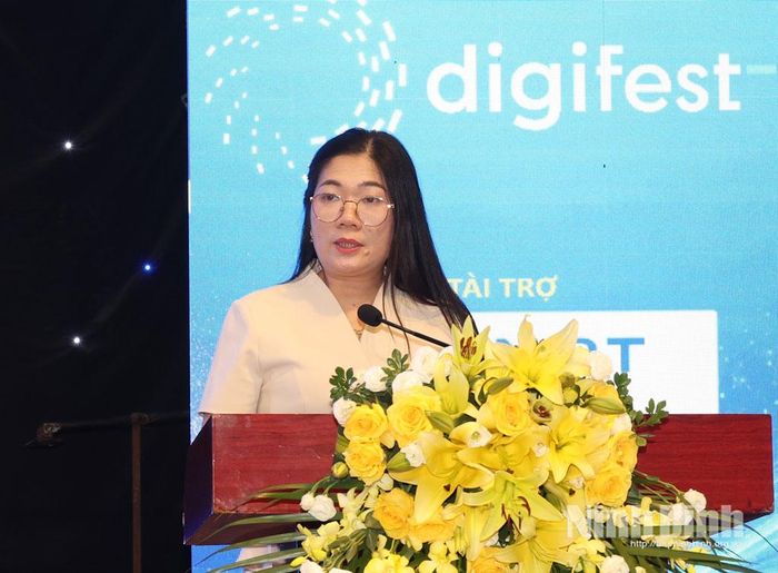Bà Nguyễn Thị Bích Lan, Viện trưởng Viện VIDTI phát biểu khai mạc Diễn đàn.