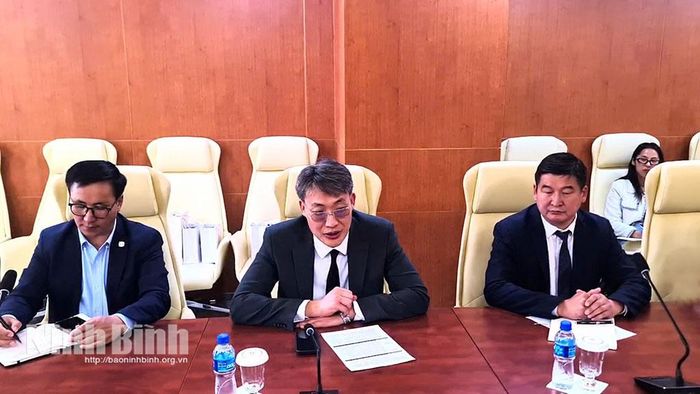 Phó Thống đốc Thủ đô Ulaanbaatar phát biểu tại buổi làm việc.