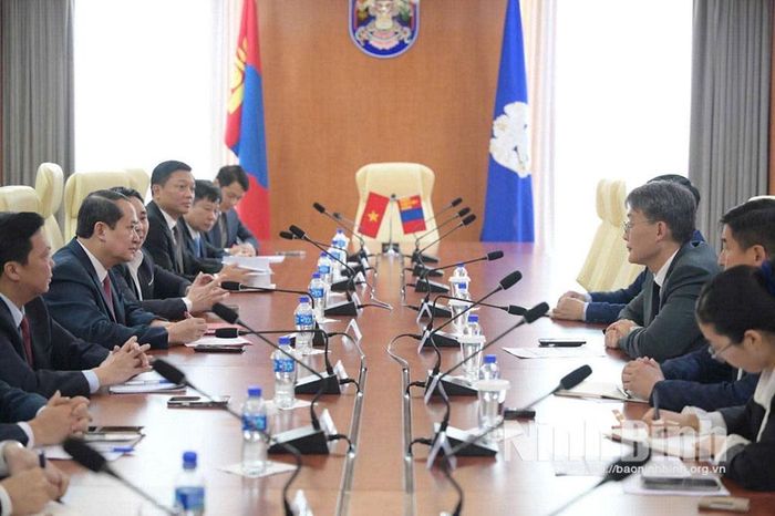 Đoàn công tác làm việc với chính quyền Thủ đô Ulaanbaatar.