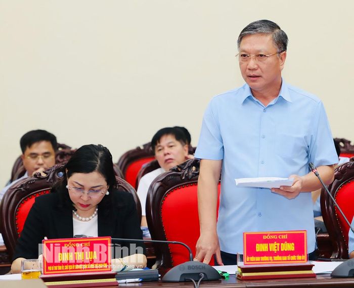 Đồng chí Đinh Việt Dũng, Ủy viên Ban Thường vụ Tỉnh ủy, Trưởng Ban Tổ chức Tỉnh ủy phát biểu tại hội nghị.