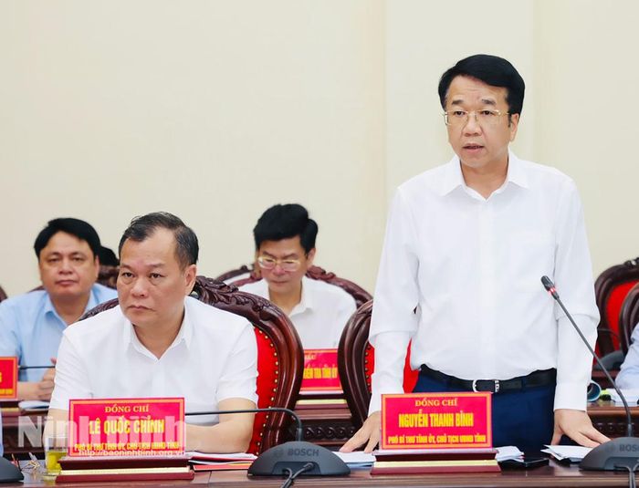 Đồng chí Nguyễn Thanh Bình, Phó Bí thư Tỉnh ủy, Chủ tịch UBND tỉnh phát biểu tại hội nghị.