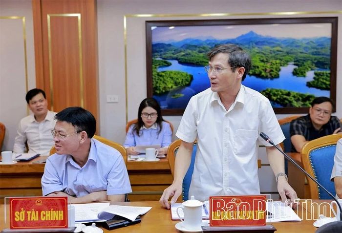 Đại diện lãnh đạo Ban Quản lý các Khu công nghiệp tỉnh phát biểu thảo luận tại hội nghị.
