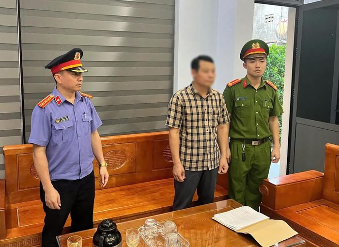 Ông Nguyễn Văn Đông, Hiệu trưởng Trường tiểu học số 2 Quảng Phúc bị bắt tạm giam để phục vụ công tác điều tra - Ảnh: B.T