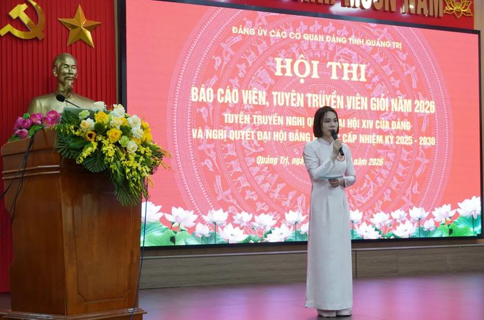 Thí sinh cuối cùng trả lời câu hỏi của Ban Giám khảo hội thi - Ảnh: H.Tr