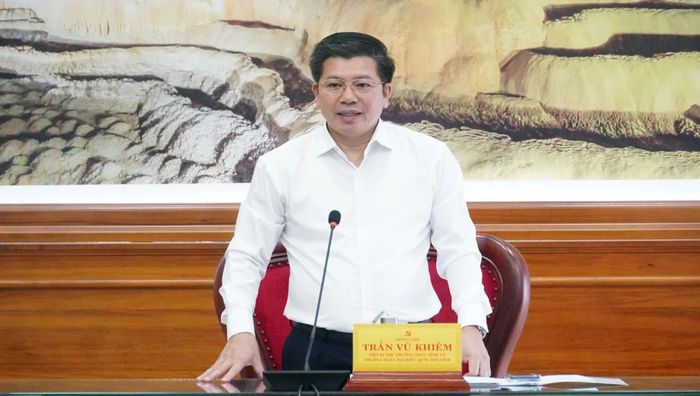 Đồng chí Trần Vũ Khiêm, Phó Bí thư Thường trực Tỉnh ủy, Trưởng đoàn đại biểu Quốc hội tỉnh phát biểu kết luận tại buổi làm việc - Ảnh: N.M