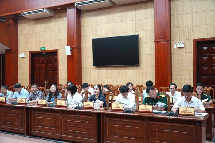 Các đại biểu tham dự phiên họp - Ảnh: T.Đ