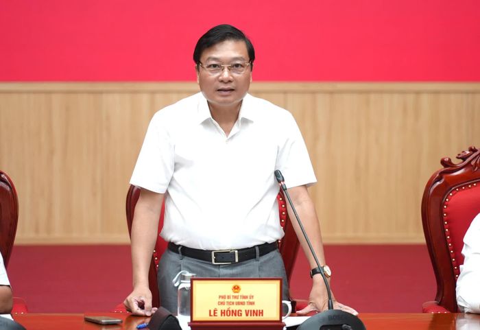 Đồng chí Lê Hồng Vinh, Chủ tịch UBND tỉnh phát biểu đặt vấn đề tại phiên họp - Ảnh: T.Đ