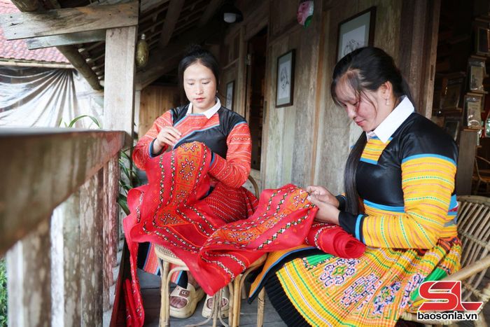 Nhân dân xã Tà Xùa giữ nghề truyền thống.