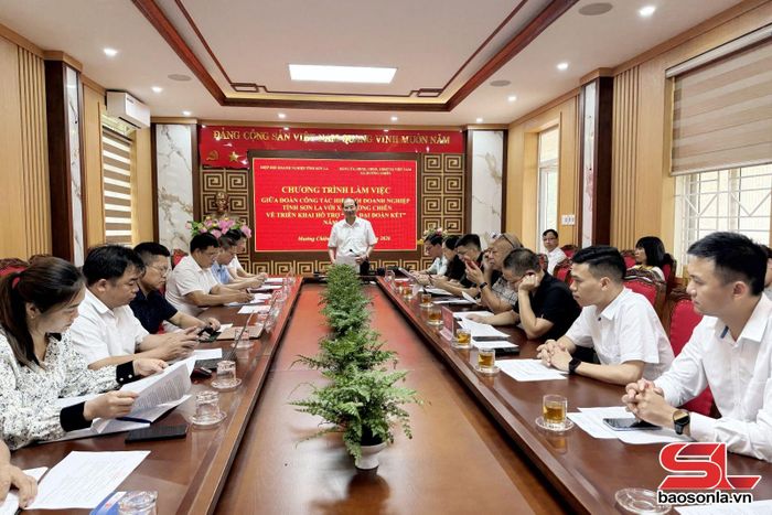 Hiệp hội Doanh nghiệp tỉnh làm việc với xã Mường Chiên triển khai hỗ trợ xây dựng “Nhà Đại đoàn kết”.