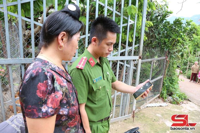  Lực lượng Công an xã Yên Châu xác minh hiện tượng lạ từ hình ảnh nhân dân cung cấp.