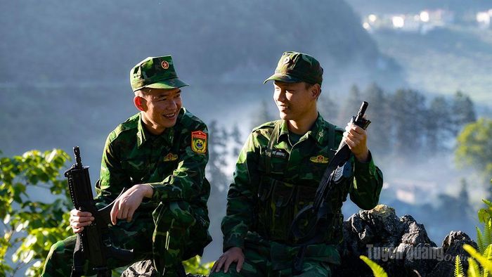 Phút nghỉ ngơi của cán bộ, chiến sỹ Đồn Biên phòng Đồng Văn.