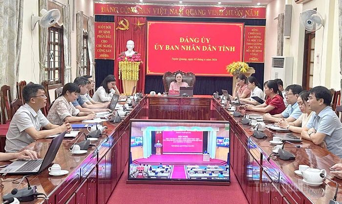 Các đại biểu dự tại điểm cầu Đảng ủy UBND tỉnh. Ảnh: Công Vượng.