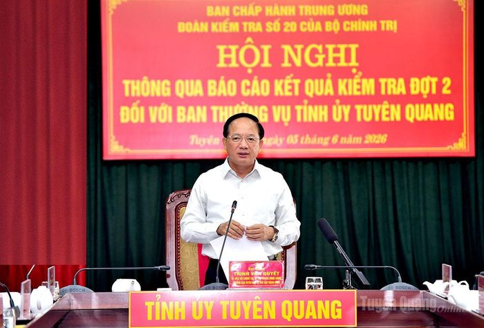 Đồng chí Trịnh Văn Quyết, Ủy viên Bộ Chính trị, Bí thư Trung ương Đảng, Trưởng Ban Tuyên giáo và Dân vận Trung ương phát biểu tại hội nghị.