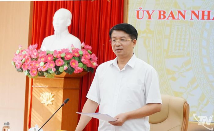 Đồng chí Phó Chủ tịch UBND tỉnh phát biểu giao nhiệm vụ cho các sở, ngành, đơn vị liên quan.