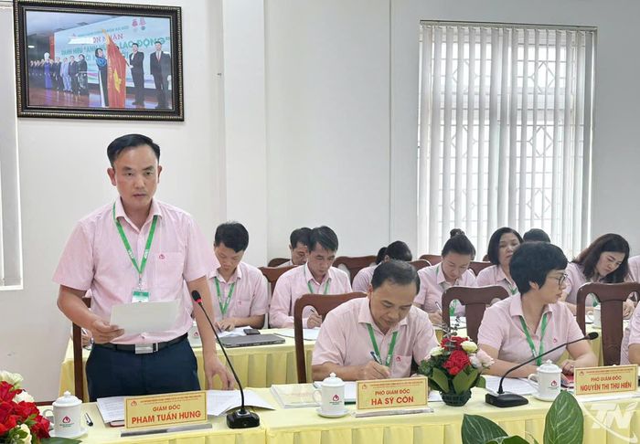 Lãnh đạo NCSXH Thái Nguyên báo cáo tại buổi làm việc.