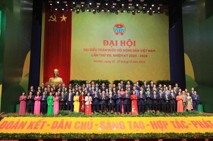 Lãnh đạo Đảng, Nhà nước với các đại biểu tham dự Đại hội VIII Hội Nông dân Việt Nam, nhiệm kỳ 2023-2028 (12/2023). Ảnh: Tuấn Anh - TTXVN