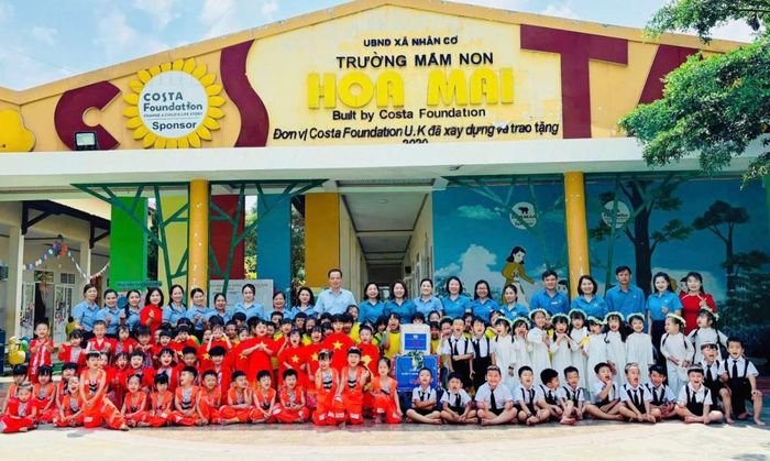 Các đoàn công tác thăm, tặng quà các trường mầm non có đông con CNVCLĐ TKV theo học