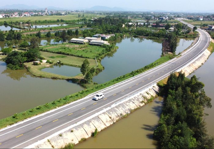 Dự án đường Nga Sơn - Hoằng Hóa được chia làm 2 gói thầu số 5 và số 6 do Công ty Cổ phần Tập đoàn đầu tư xây dựng Cường Thịnh thi công, Công ty Cổ phần Tập đoàn xây dựng Miền Trung - Công ty Cổ phần Xây dựng và lắp máy Trung Nam thực hiện thi công.