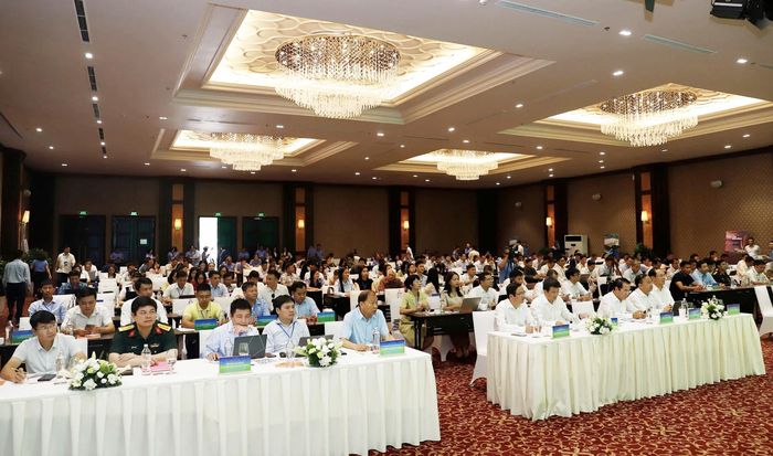 Hơn 300 đại biểu tham dự trực tiếp cùng gần 300 điểm cầu trực tuyến cho thấy bảo vệ môi trường và giảm phát thải đang là vấn đề nhận được sự quan tâm đặc biệt.