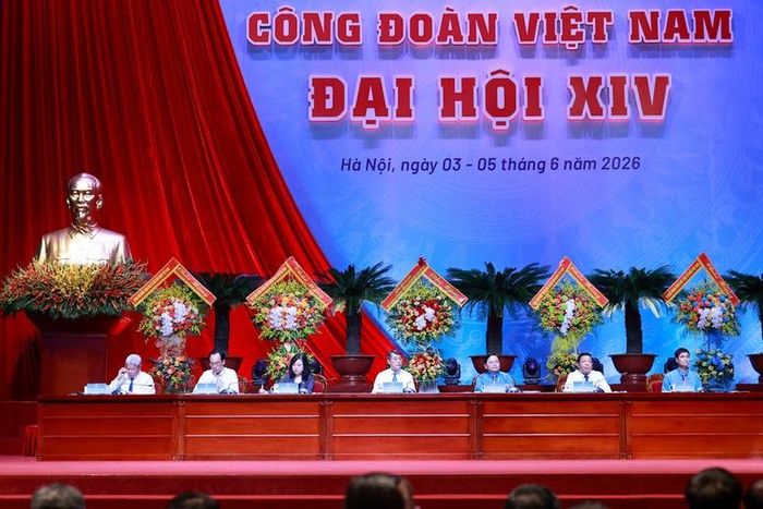 Thủ tướng Chính phủ Lê Minh Hưng cùng các Bộ trưởng, đại diện lãnh đạo các bộ, ngành điều hành và chỉ đạo chương trình trao đổi, thảo luận. Ảnh: VGP/Nhật Bắc.