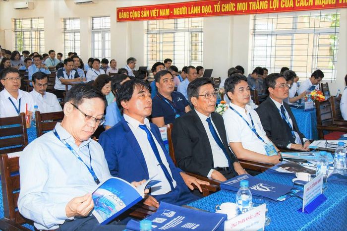 Các đại biểu tham dự hội thảo.