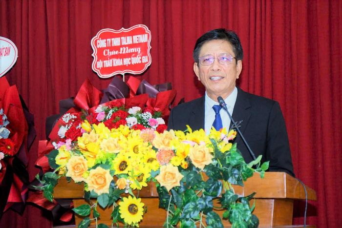PGS. TS Phạm Duy Hòa, nguyên Hiệu trưởng trường Đại học Xây dựng, Chủ tịch Hội kết cấu và Công nghệ xây dựng Việt Nam điều hành hội thảo.