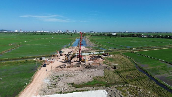 Ông Hà Xuân Hậu cho biết, sau khi chấm dứt hợp đồng đối với Công ty Cổ phần Tập đoàn Đồng Tâm các thành viên trong liên danh có trách nhiệm phân chia công việc còn lại để thực hiện. Trường hợp không thực hiện theo phương án trên thì chủ đầu tư sẽ chấm dứt hợp đồng đối với toàn bộ liên danh.