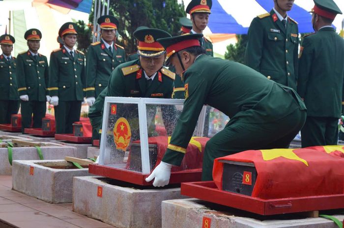 Mùa khô 2025 - 2026, Đội K53, Bộ CHQS tỉnh Quảng Ngãi đã tìm kiếm, cất bốc được 16 hài cốt liệt sỹ quân tình nguyện và Chuyên gia Việt Nam hy sinh trên đất bạn Lào và Campuchia.