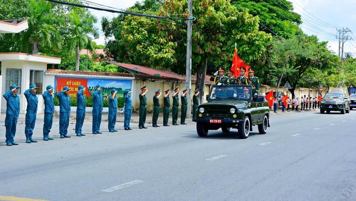 Sau khi hoàn tất các thủ tục, Bộ chỉ huy quân sự tỉnh Quảng Ngãi đã tổ chức rước hài cốt các AHLS về Việt Nam qua cửa khẩu Bờ Y, xã Bờ Y.