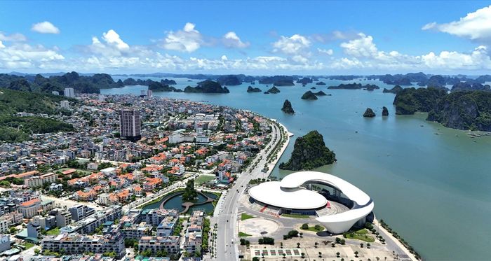 Dù khai thác được nhiều tiềm năng từ biển, nhưng lãnh đạo tỉnh Quảng Ninh vẫn cho rằng cần phân cấp, phân quyền mạnh mẽ hơn để phát triển kinh tế biển. (Ảnh minh họa).