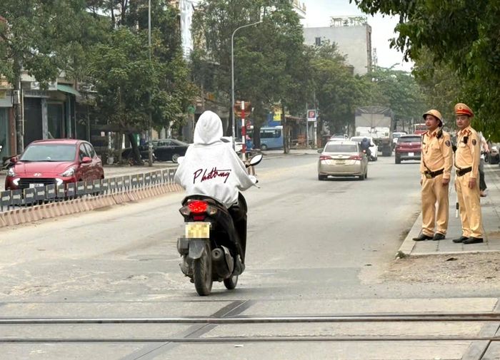 Thời gian qua, lực lượng CSGT Thanh Hóa đã tăng cường tuần tra, xử lý các hành vi vi phạm đường sắt.