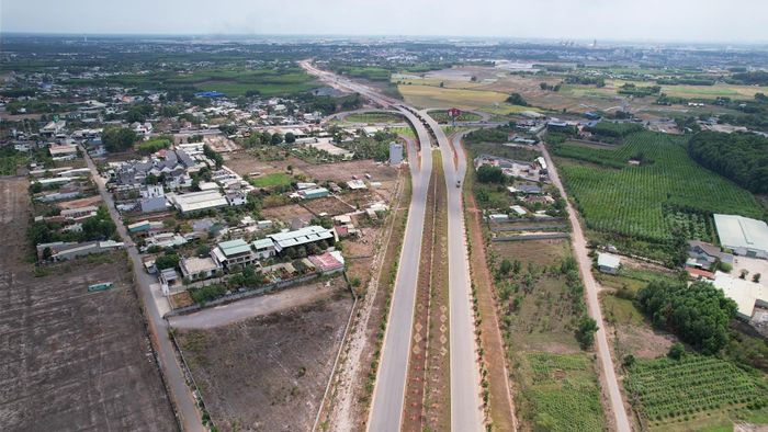 Tuyến metro Thủ Thiêm - Long Thành sẽ đi vào dải phân cách giữa đường T1 để kết nối trực tiếp với sân bay Long Thành.