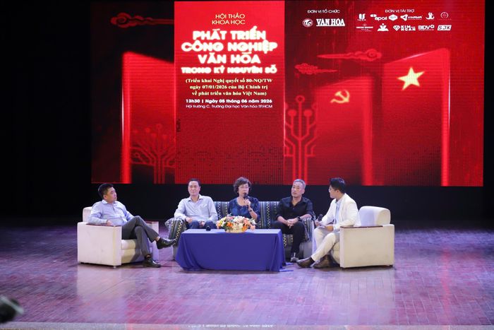 PGS.TS Nguyễn Thị Thu Phương, Viện trưởng Viện Văn hóa, Nghệ thuật, Thể thao và Du lịch Việt Nam cùng các chuyên gia, nhà khoa học và doanh nghiệp trình bày tại hội thảo. (Ảnh: BTC).